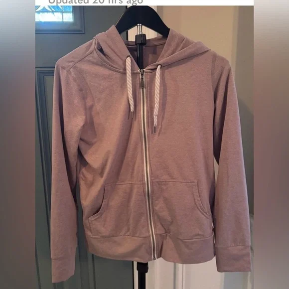 Vuori Women's Performance Hoodie and Joggers in Dusty Rose